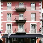 Pinupe Hotell *