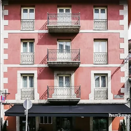 Pinupe Ξενοδοχείο *